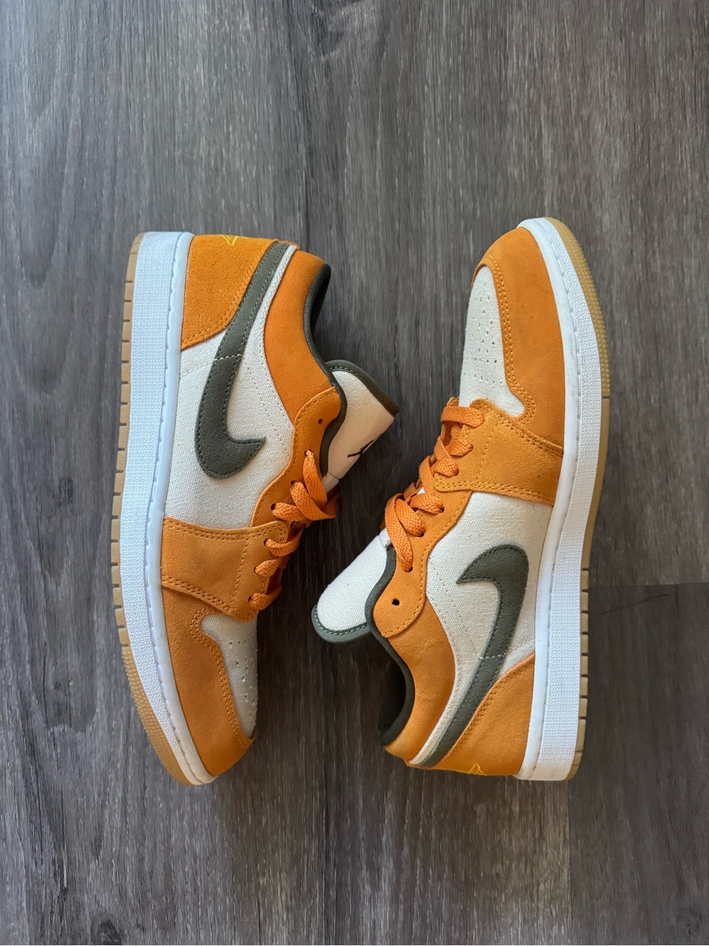Men’s Air Jordan 1 Low SE “Light Curry” Size 10 - Picture 4 of 7